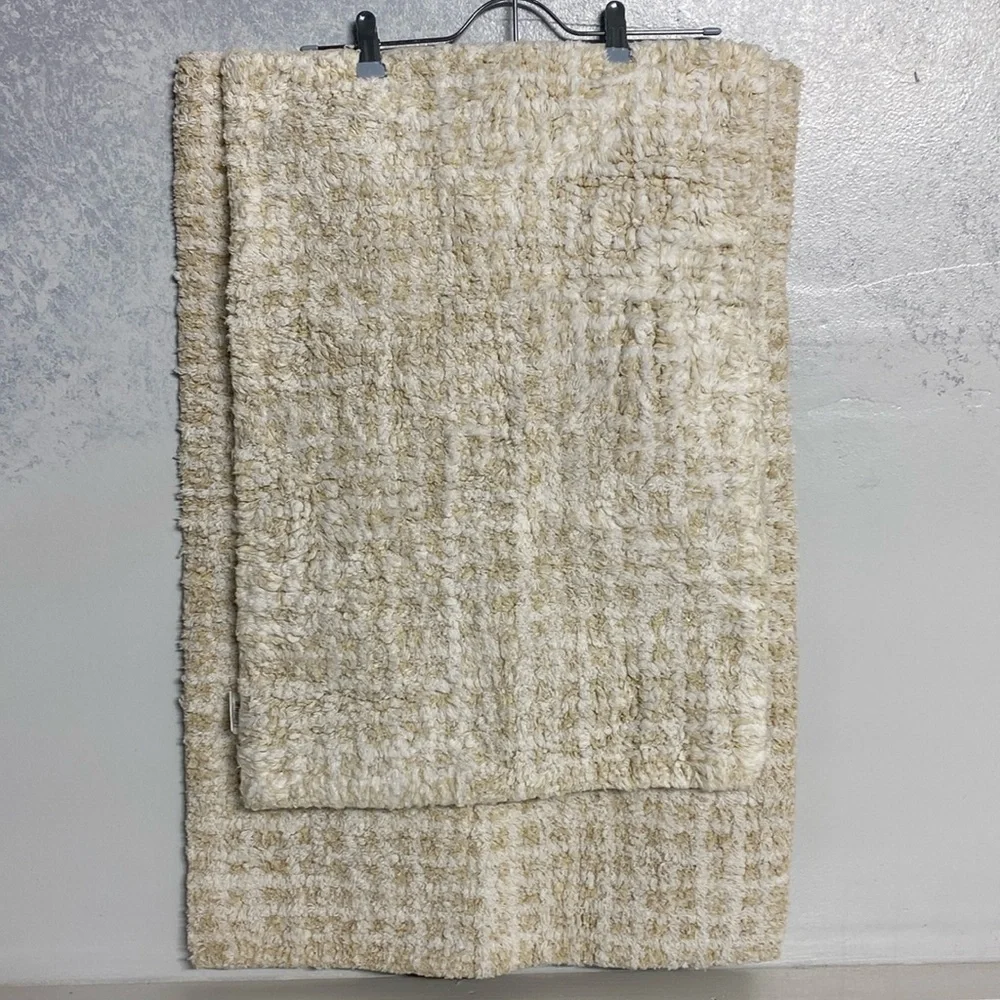 Tufted Rug Set Súper Soft ( 2 pieces) New without tag Skid-resistant backing